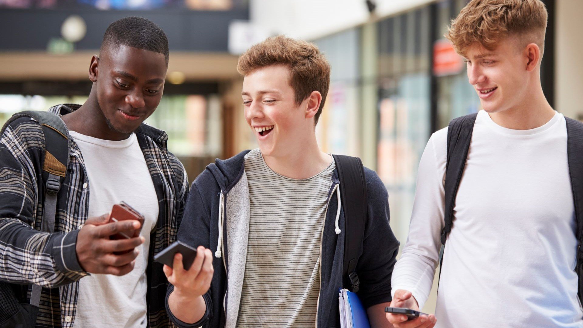 teens playing pokemon go